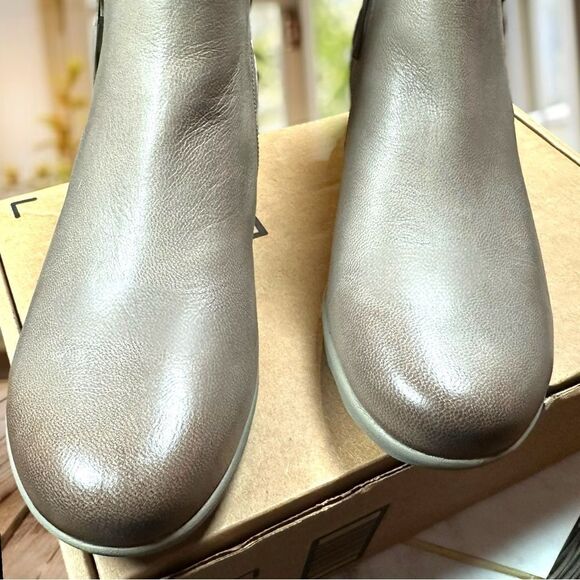 🆕🔥 DANSKO Leather Miki Zippered Boot Bootie TAUPE BURNSIHED Size 39 - Picture 5 of 14